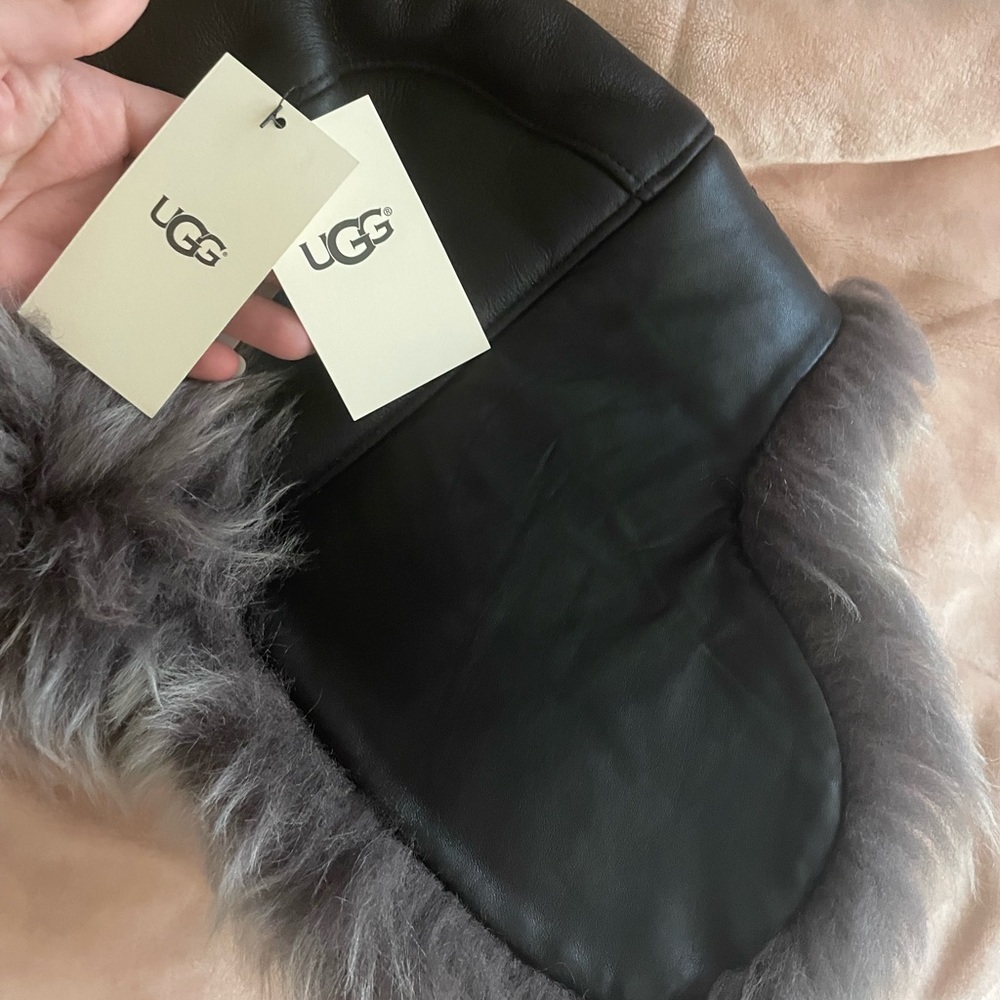 UGG BRAND NEW NEVER WORN BLACK ESKIMO HAT!